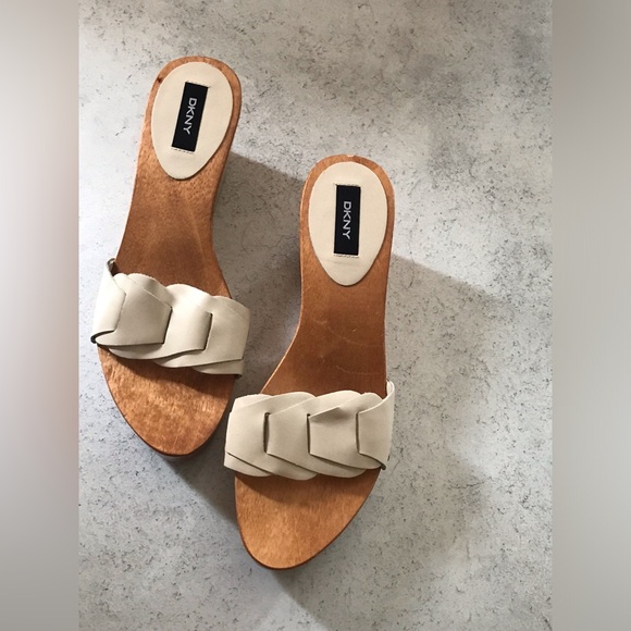 NWOT DKNY Ivory Leather Upper Wooden Platform Sandal Size 8.5 - Picture 3 of 15